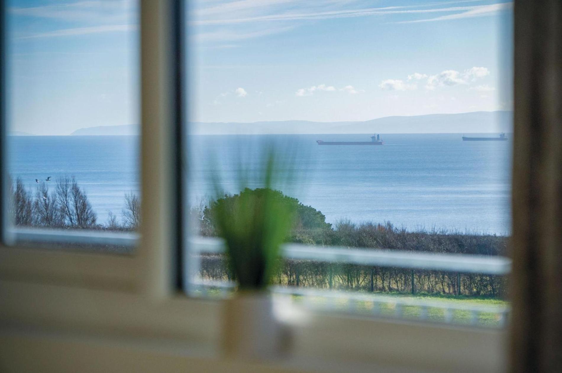 The Penthouse - 1 Bedroom Apartment - Ocean Breeze Port-Eynon Zewnętrze zdjęcie