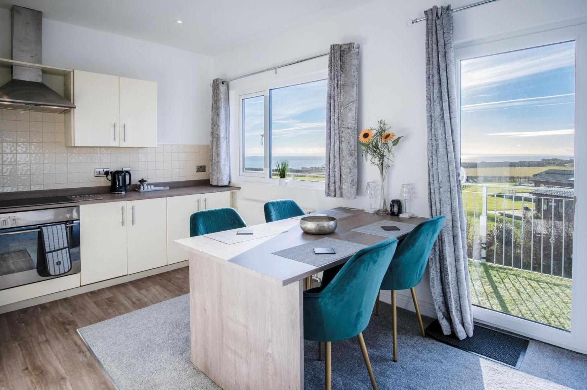 The Penthouse - 1 Bedroom Apartment - Ocean Breeze Port-Eynon Zewnętrze zdjęcie